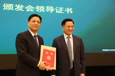 江華當選中國醫(yī)師協(xié)會美容與整形醫(yī)師分會新一屆會長